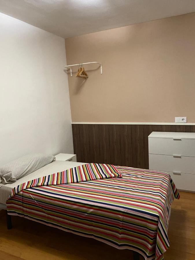 Hostal Urpi-Oklahoma Reus Dış mekan fotoğraf