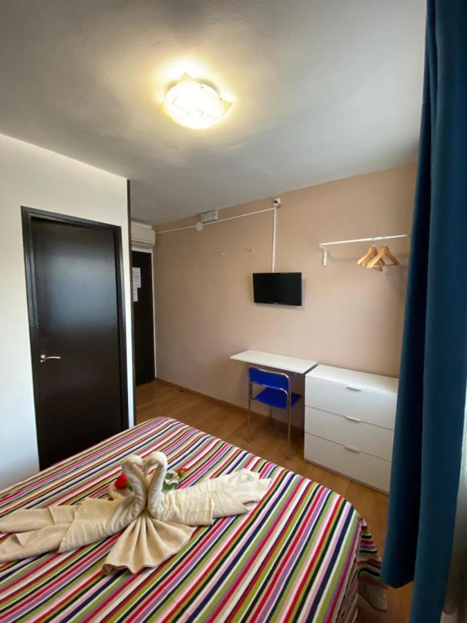 Hostal Urpi-Oklahoma Reus Dış mekan fotoğraf
